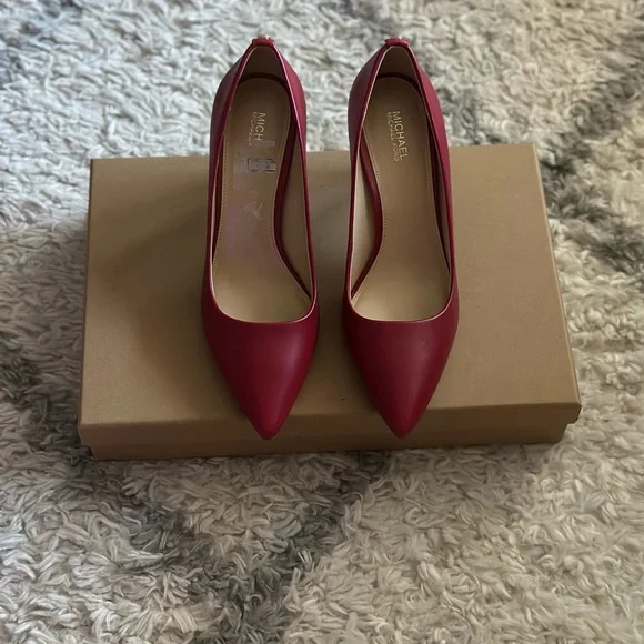 Michael Kors Red Women's Pumps - Picture 4 of 11